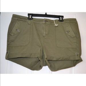 NWT Torrid Olive wash military short shorts SZ 24
